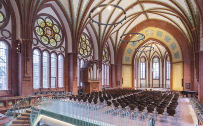 BETALUMEN_Pendelleuchte COVARI SPOT in der  Heilandskirche, Leipzig-Plagwitz