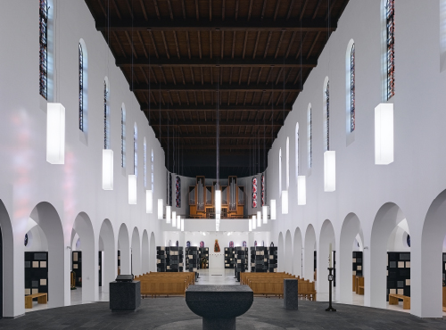 LED Kirchenleuchte QUADER von BETALUMEN (Projekt: Grabeskirche Mönchengladbach)